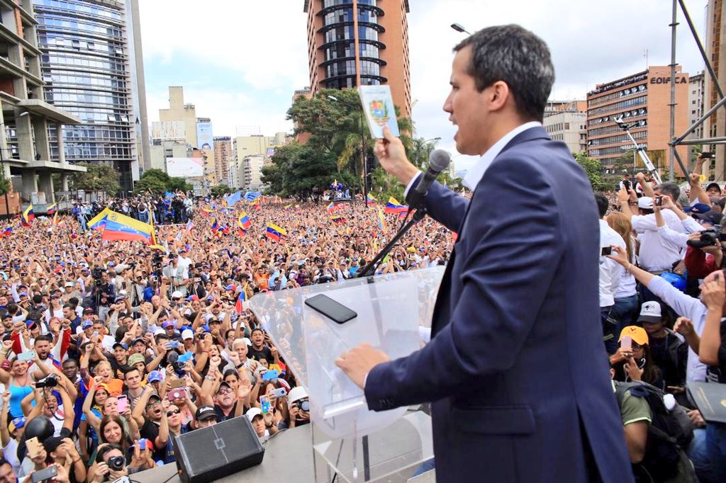 Juan Guaidó se declara presidente da Venezuela. Líderes mundiais apoiam