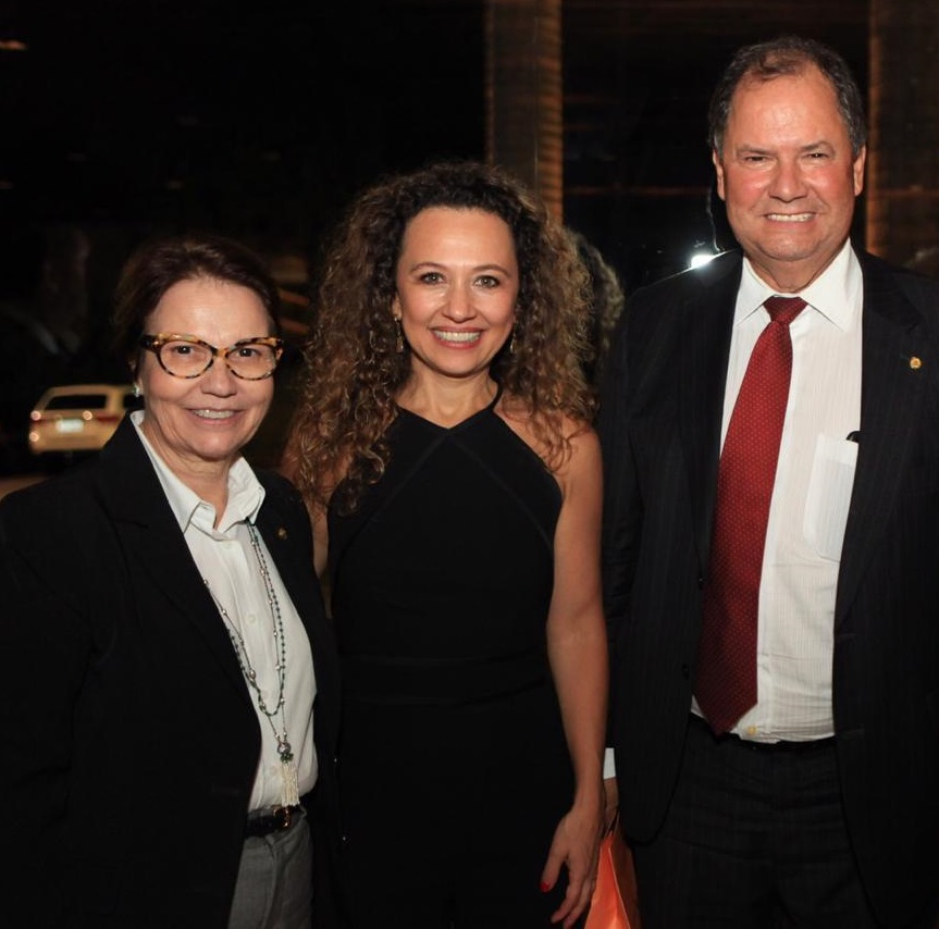 MINISTRA TEREZA CRISTINA E DEPUTADO ALCEU MOREIRA RECEBEM HOMENAGEM DO GRUPO VOTO PELO PROTAGONISMO À FRENTE DE SUAS FUNÇÕES