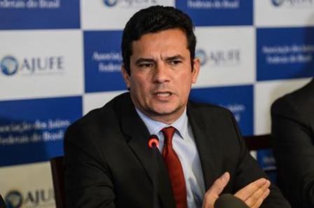 Sérgio Moro diz que anistia ao Caixa 2 coloca a democracia em risco